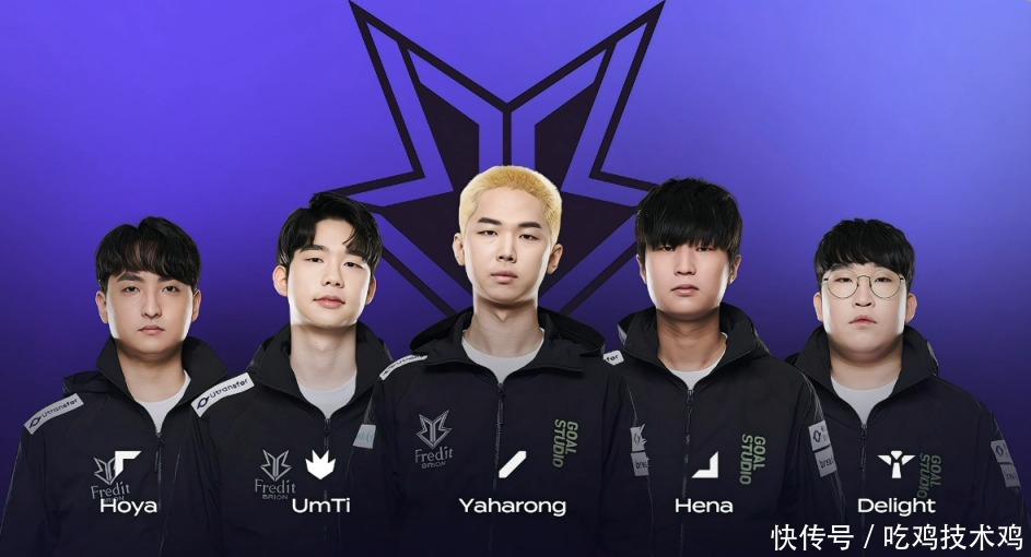 足球市场中 足球市场中