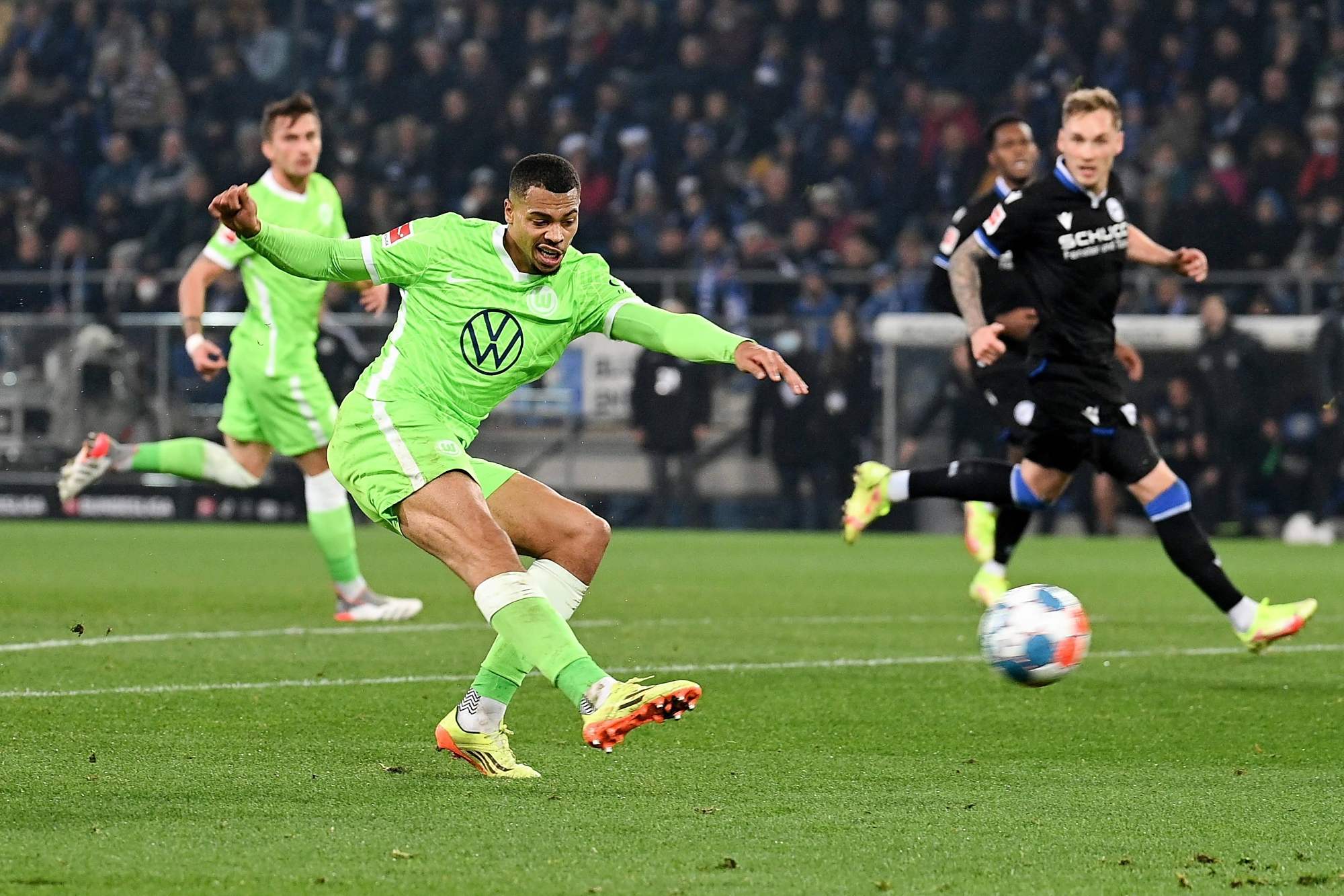 官方：斯图加特和主帅小赫内斯续约至2028年.